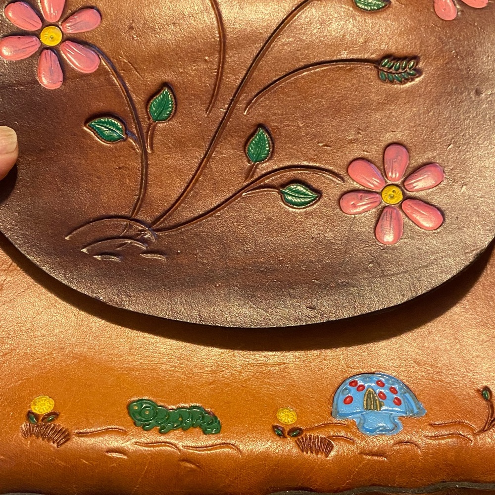 Vintage boho hippie 1970’s Artisan Brown Leather Shoulder Bag with Floral Design - Picture 12 of 13